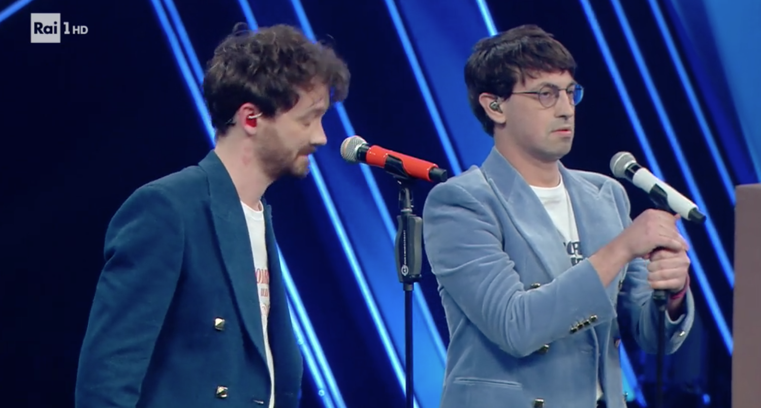 lo stato sociale abito sanremo