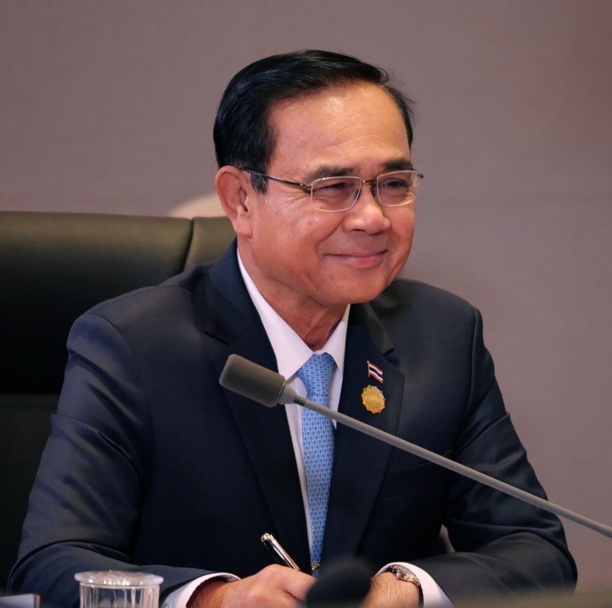 primo ministro thailandia mascherina multa