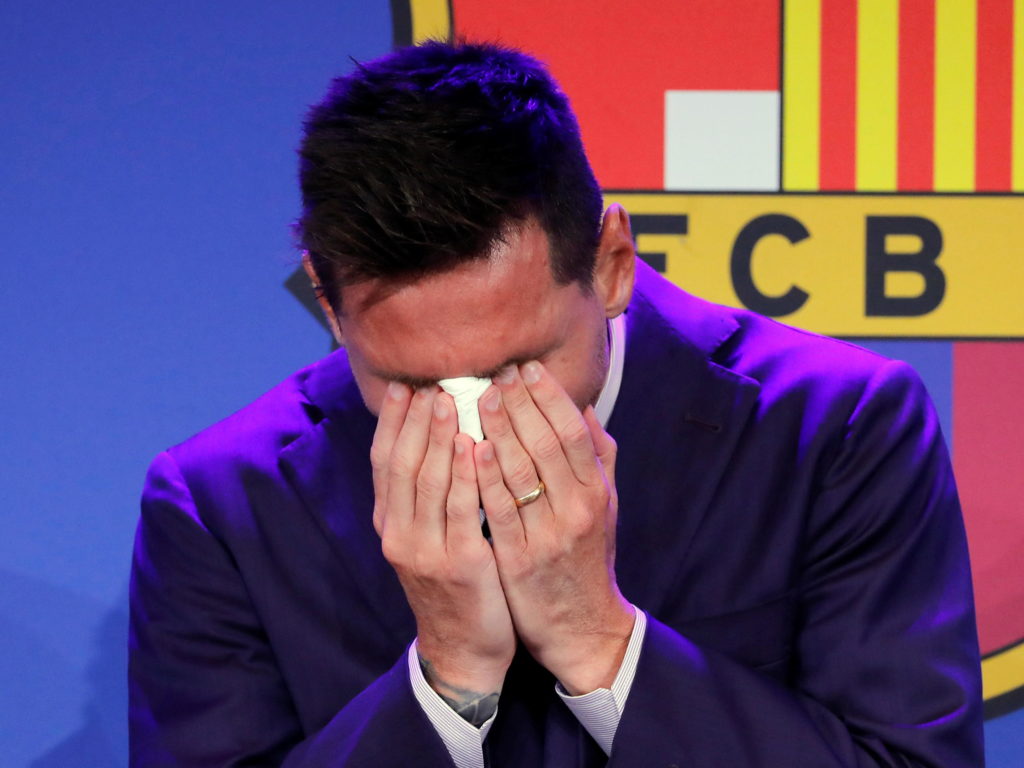 Messi addio barcellona conferenza stampa lacrime