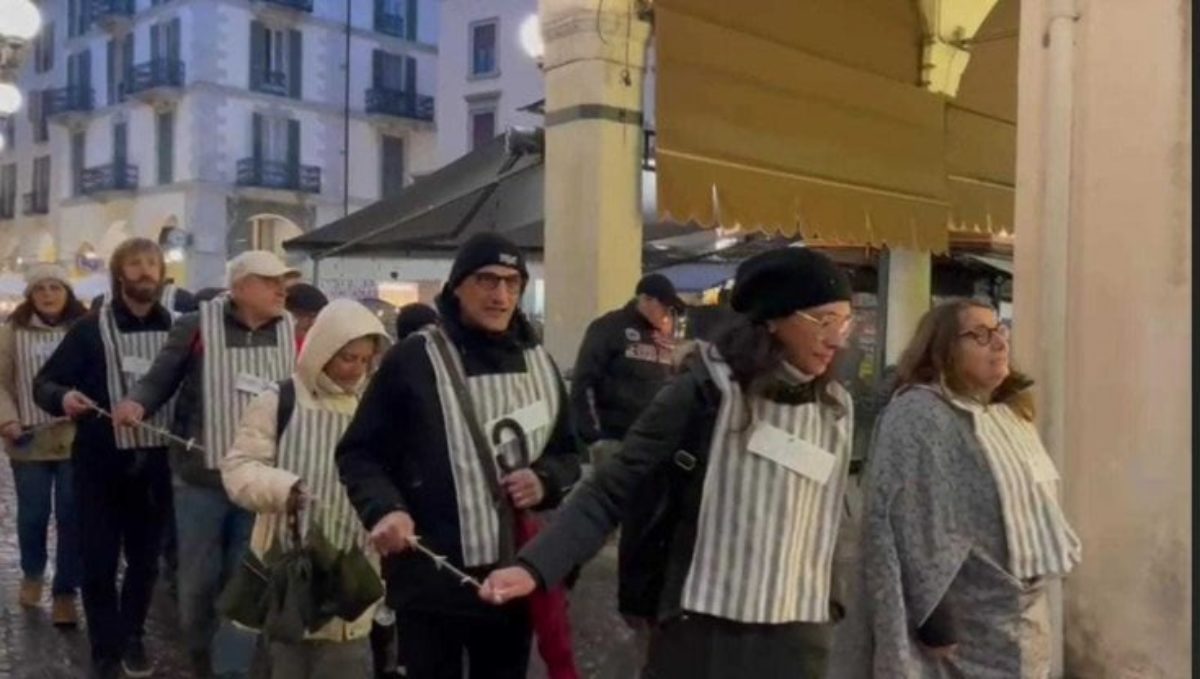 novara protesta no green pass vestiti ebrei lager nazisti