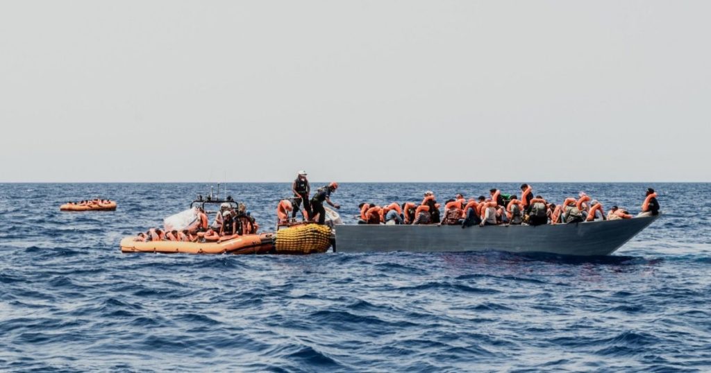 Migranti, nel Mediterraneo aspettano un porto sicuro. Anche due neonati