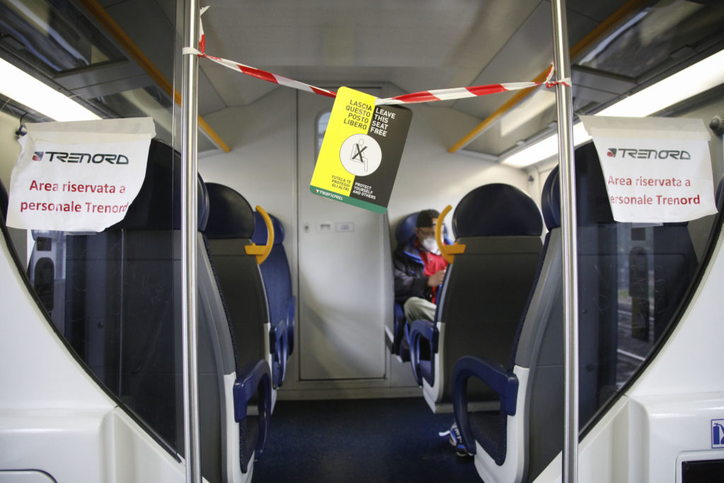 ragazze violentate treno milano varese