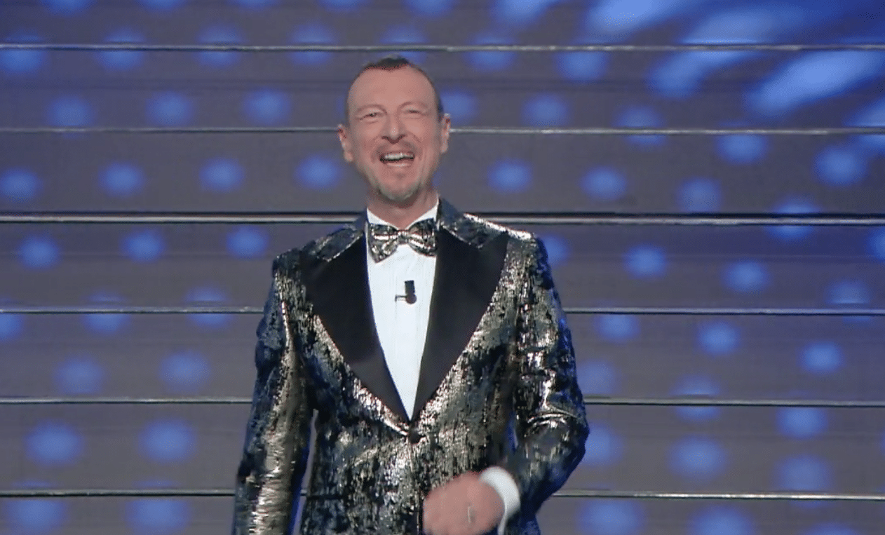 Sanremo 2022, gli abiti di Amadeus per la terza serata del Festival
