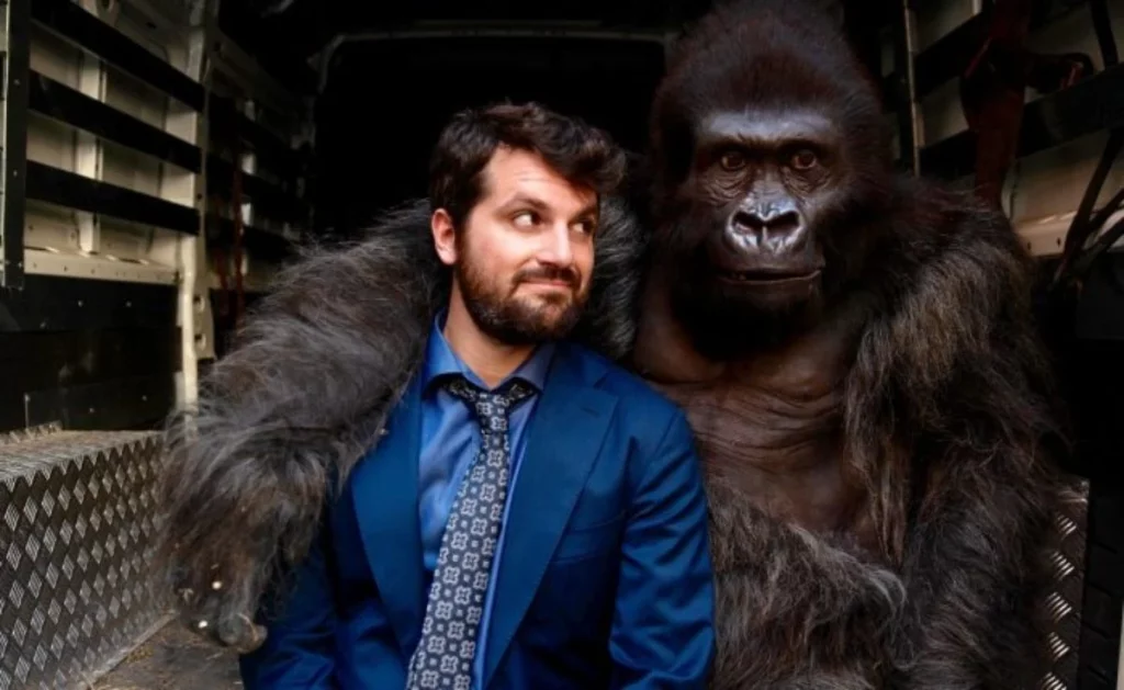 attenti al gorilla trama cast film canale 5