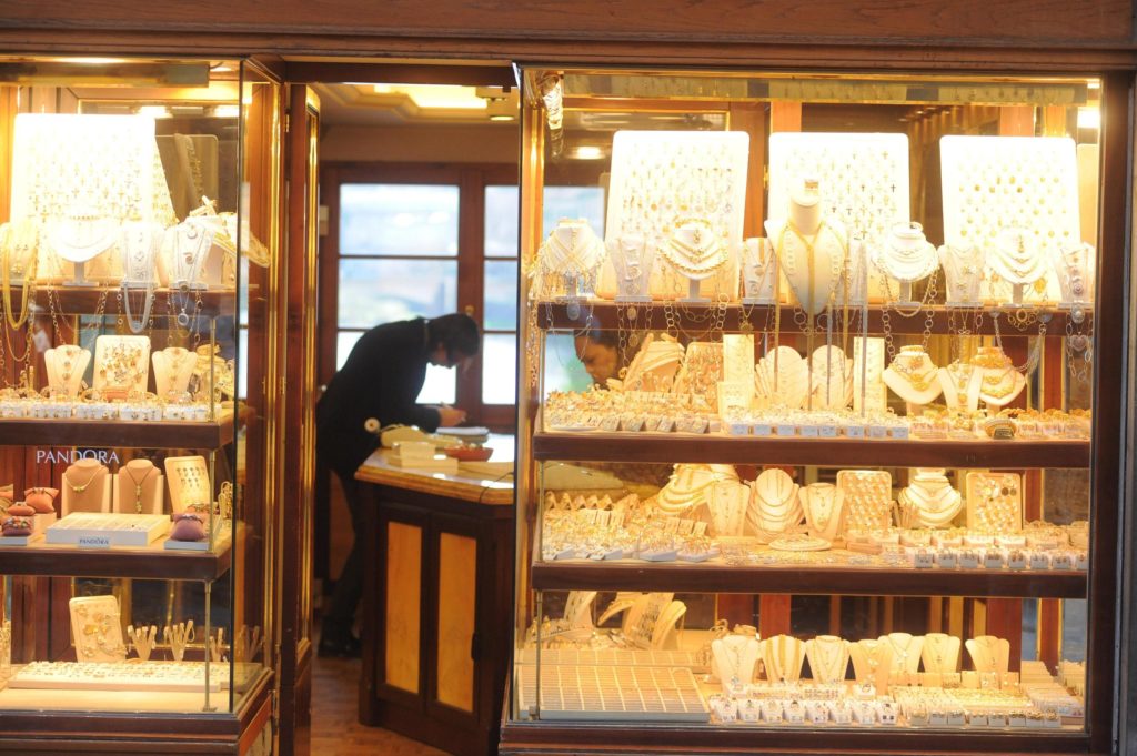 firenze ladri fogne gioielleria