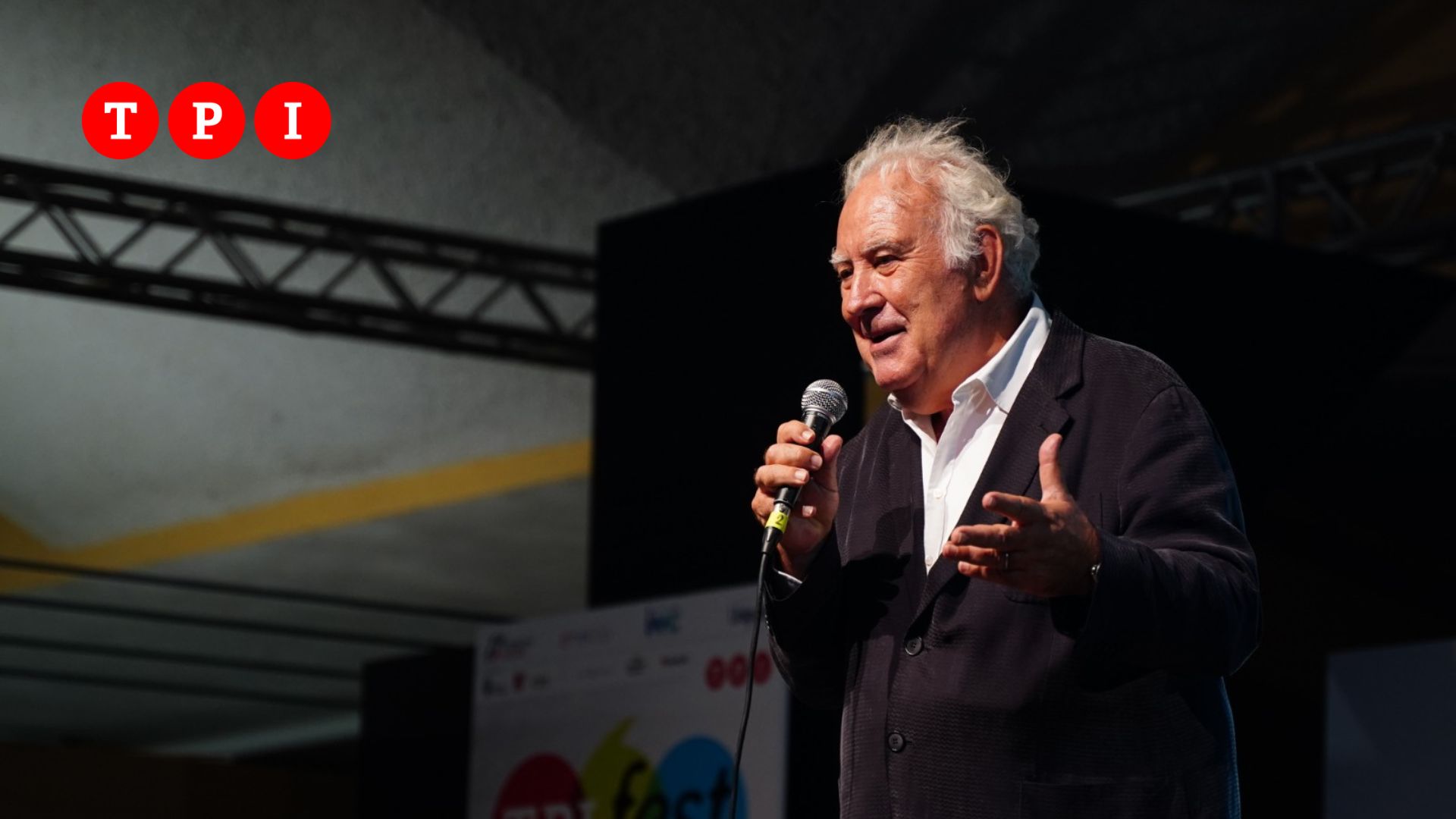 Santoro Meloni? Sull'Ucraina è uguale a tutti gli altri" VIDEO