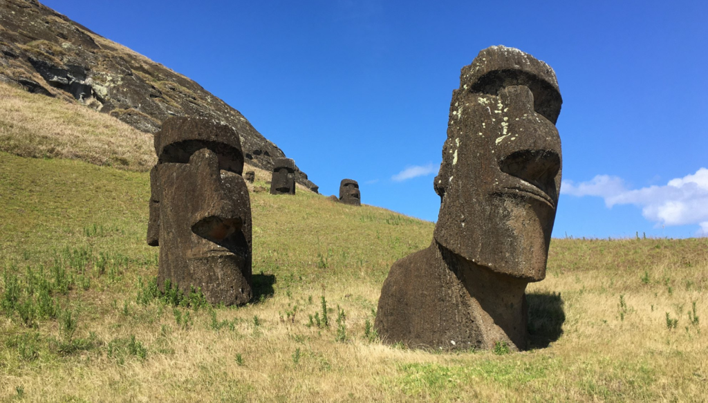 isola di pasqua rapa nui moai danneggiati incendio