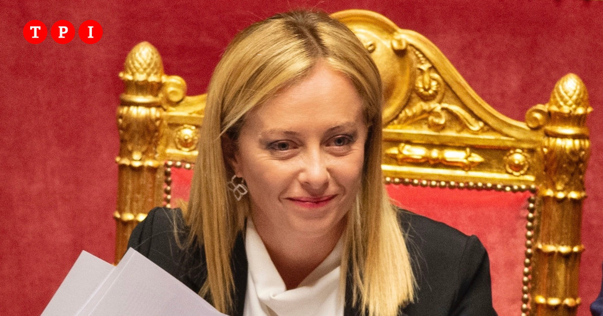 Meloni “Peace is not achieved by waving rainbow flags. Minimum wage