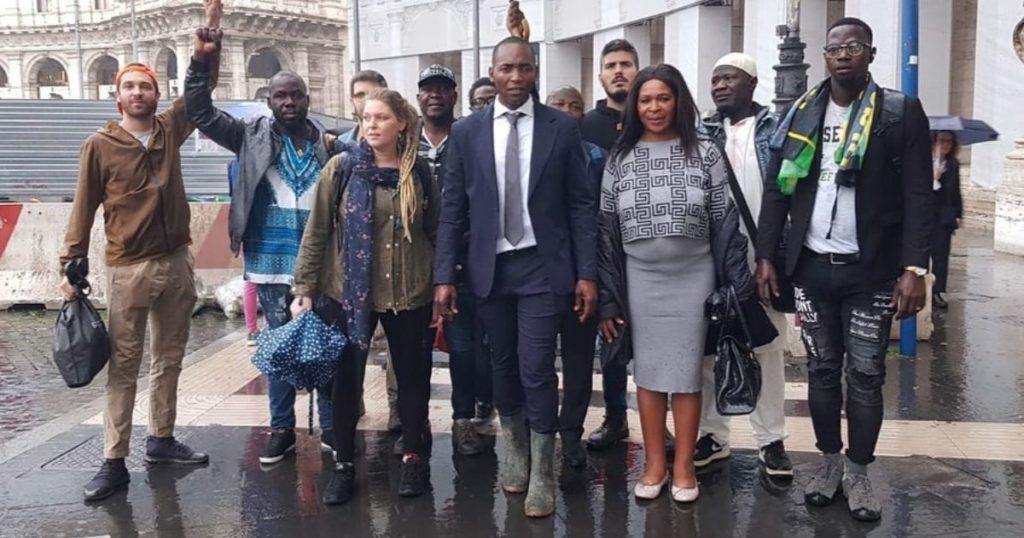 soumahoro camera stivali