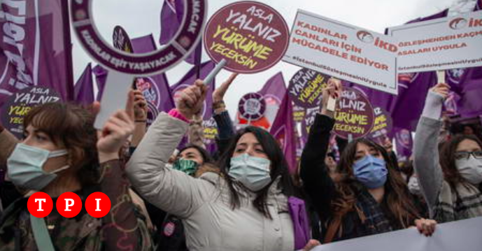 “Italiana arrestata in Turchia alla manifestazione contro la violenza sulle donne”: le attiviste di Mor Dayanisma