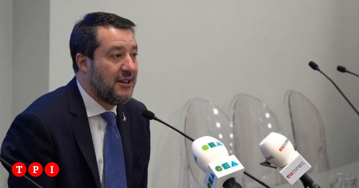 Salvini difende la manovra del governo: “Chi paga il caffè con la carta è solo un rompipalle”
