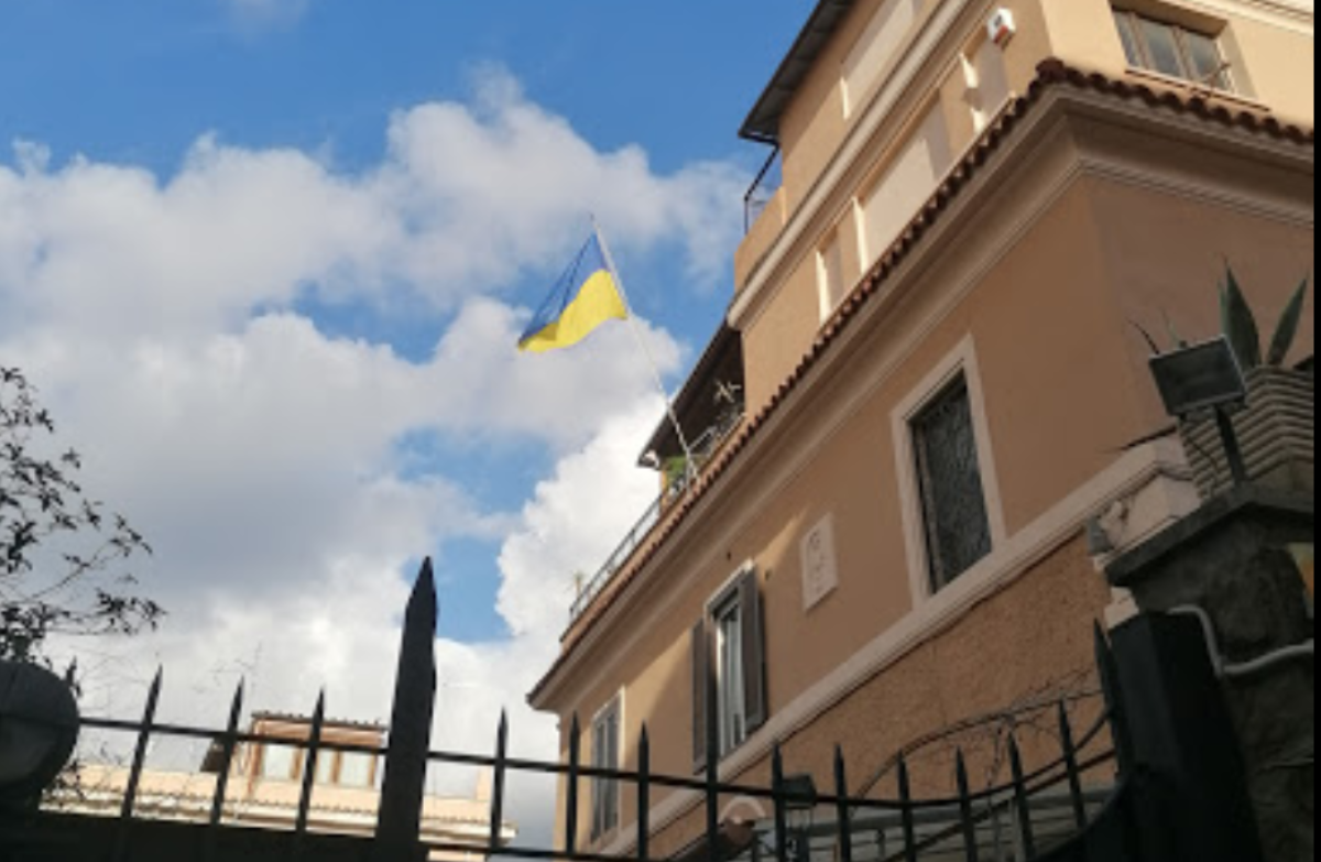 ambasciata ucraina pacchi insanguinati