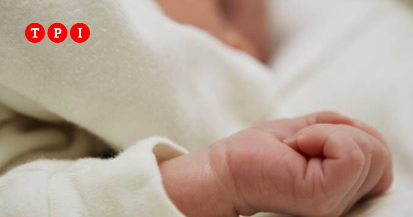“I pediatri hanno troppi pazienti”: coppia non riesce a far visitare il figlio di 20 mesi con la febbre alta per una settimana
