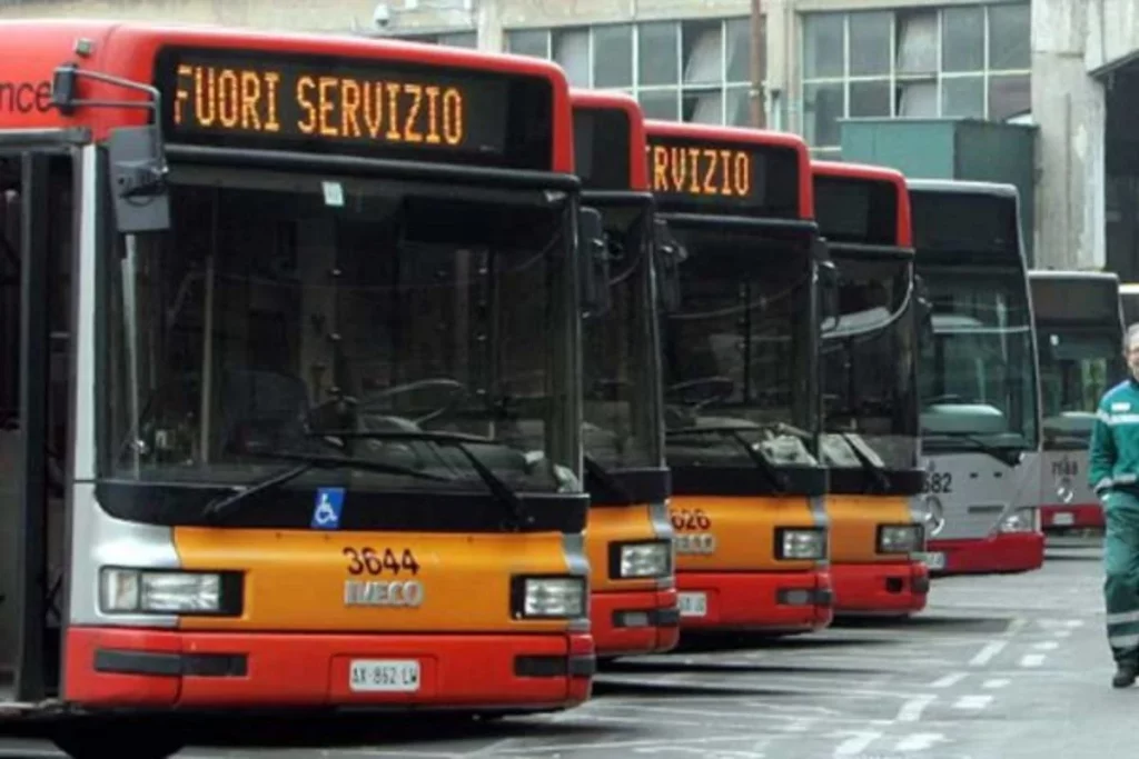 sciopero trasporti mezzi oggi 2 dicembre 2022 orari bus metro treni roma milano