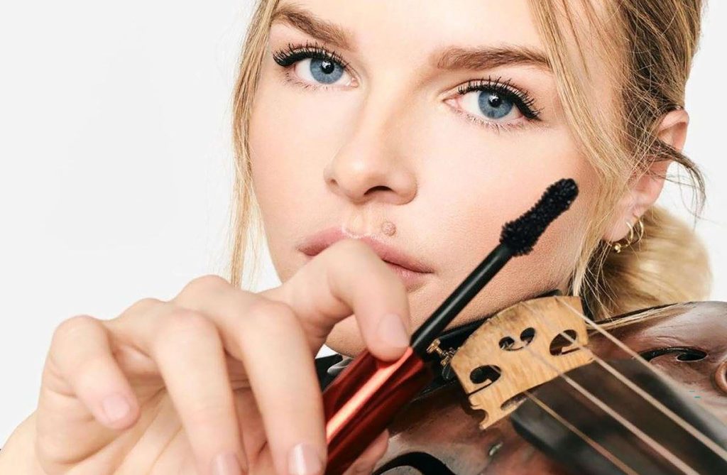 Laura Marzadori violinista ospite Lazza Festival di Sanremo 2023 chi è