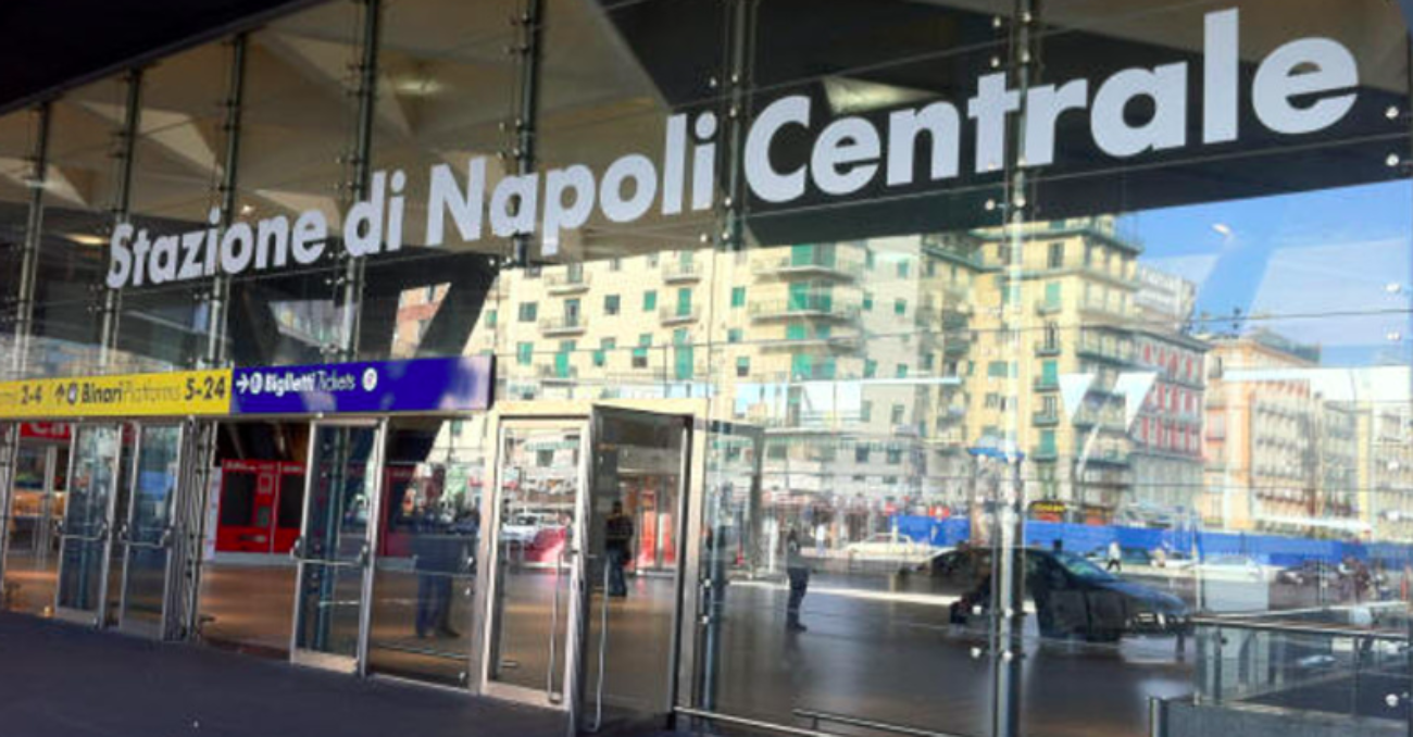 uomo accoltellato napoli