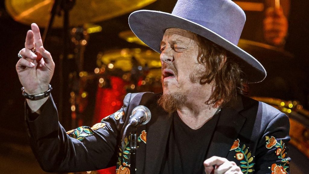 Zucchero fornaciari condannato per diffamazione dovrà risarcire un ex amico con 37 mila euro