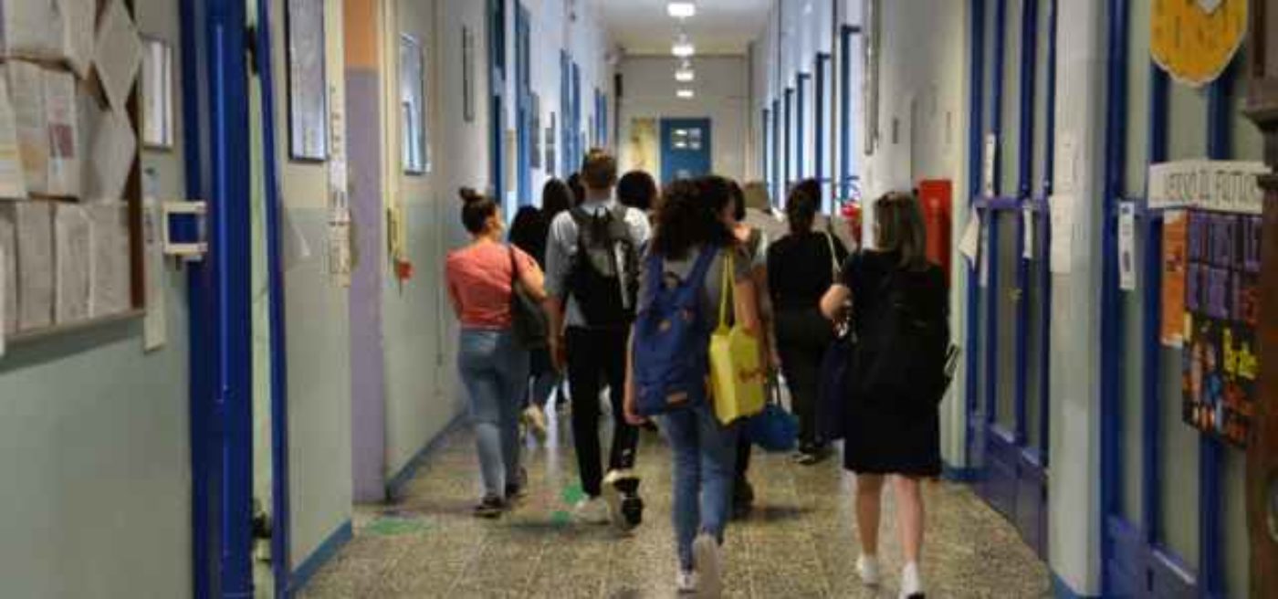 bassano del grappa 16enne scuola pistola