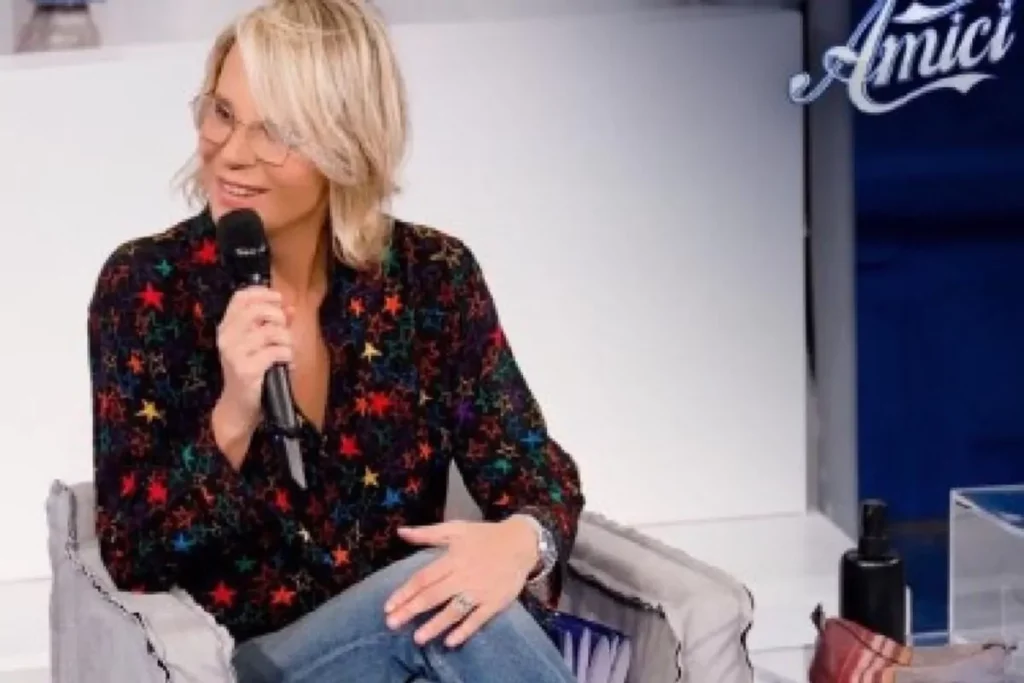 maria de filippi camicia stelle