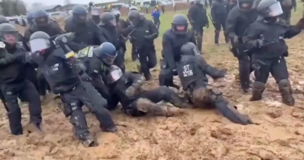 poliziotti fango germania