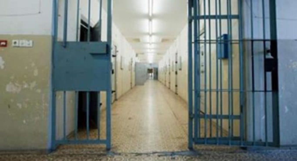 preferisce carcere servizi sociali