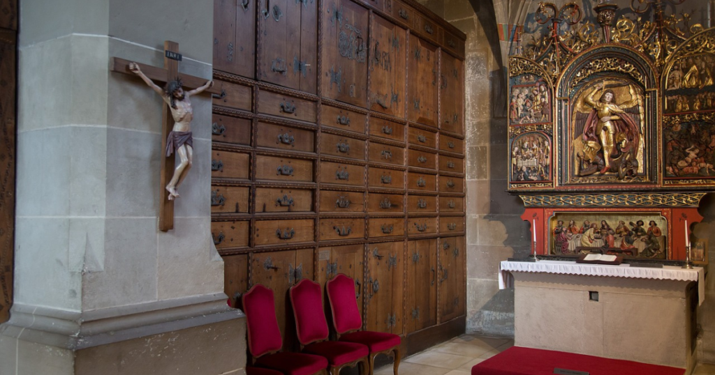 prete rapinato chiesa