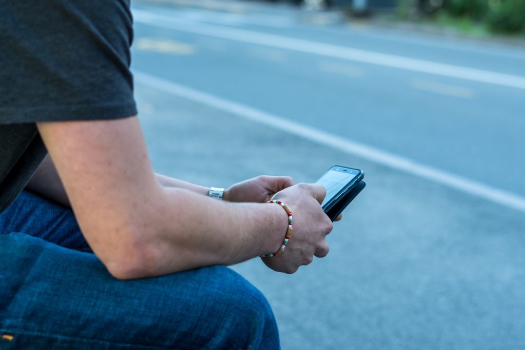 napoli cellulare furto