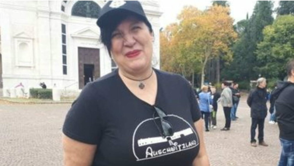 selene ticchi auschwitzland maglietta