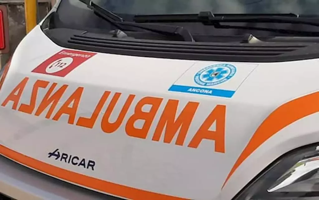 strada murata ambulanza bloccata paziente morto