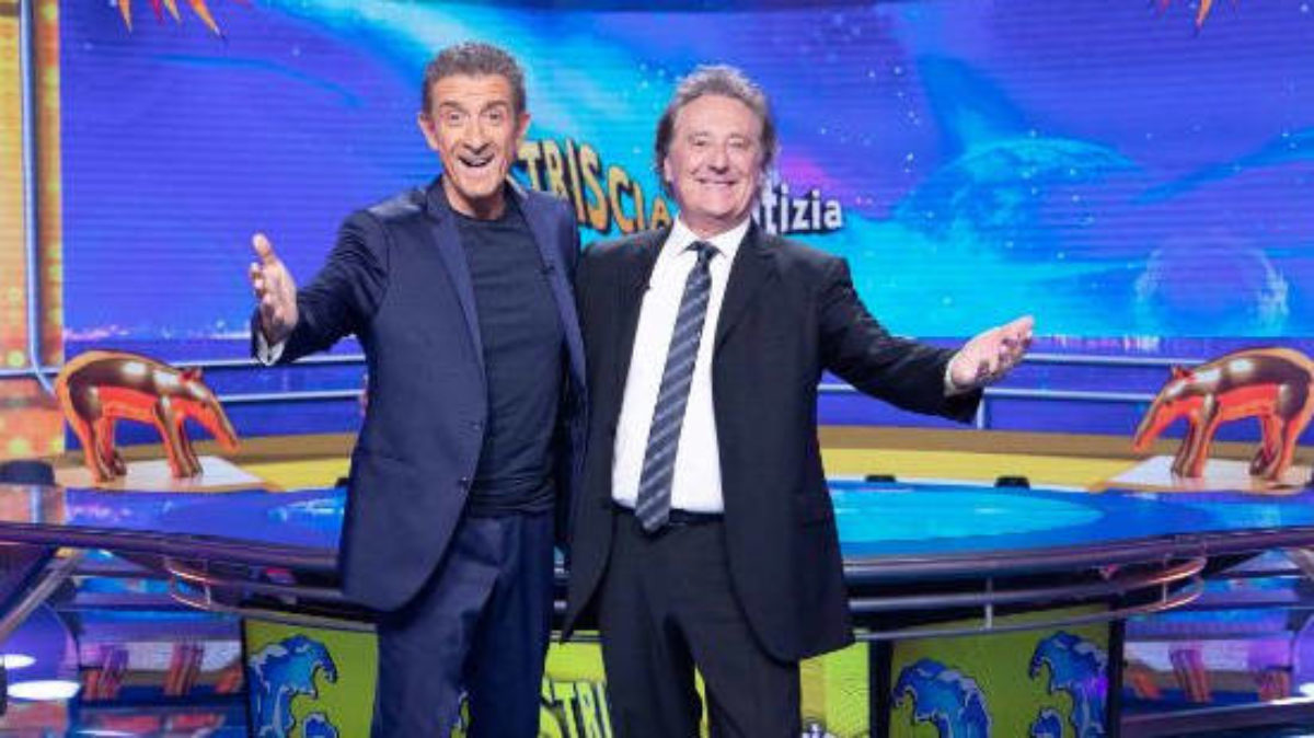 striscia la notizia non va in onda a che ora orario canale 5 oggi