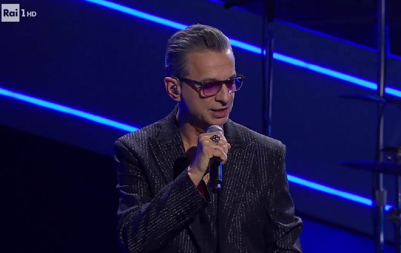 abito depeche mode sanremo 2023