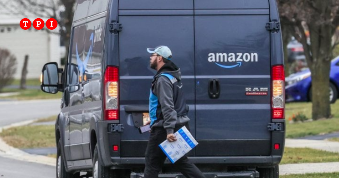 Crisi delle Big Tech, Amazon licenzia altri 9mila dipendenti: “Una decisione difficile”
