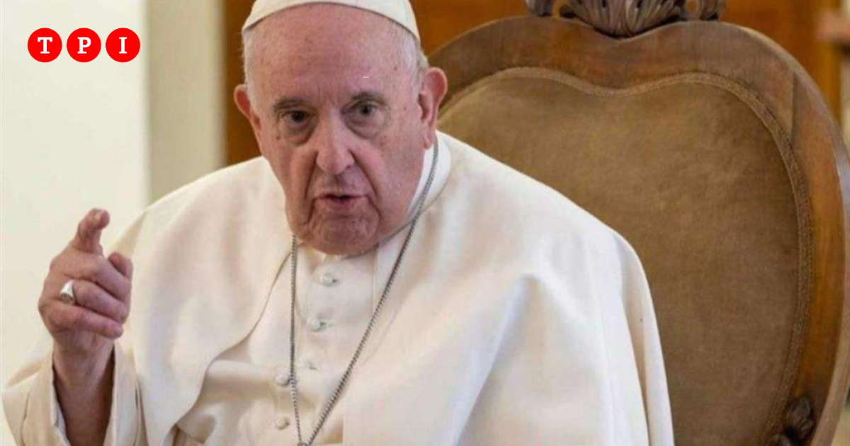 Papa Francesco ricoverato al Gemelli: “Problemi cardiaci e respiratori”. Annullate le udienze di domani e venerdì