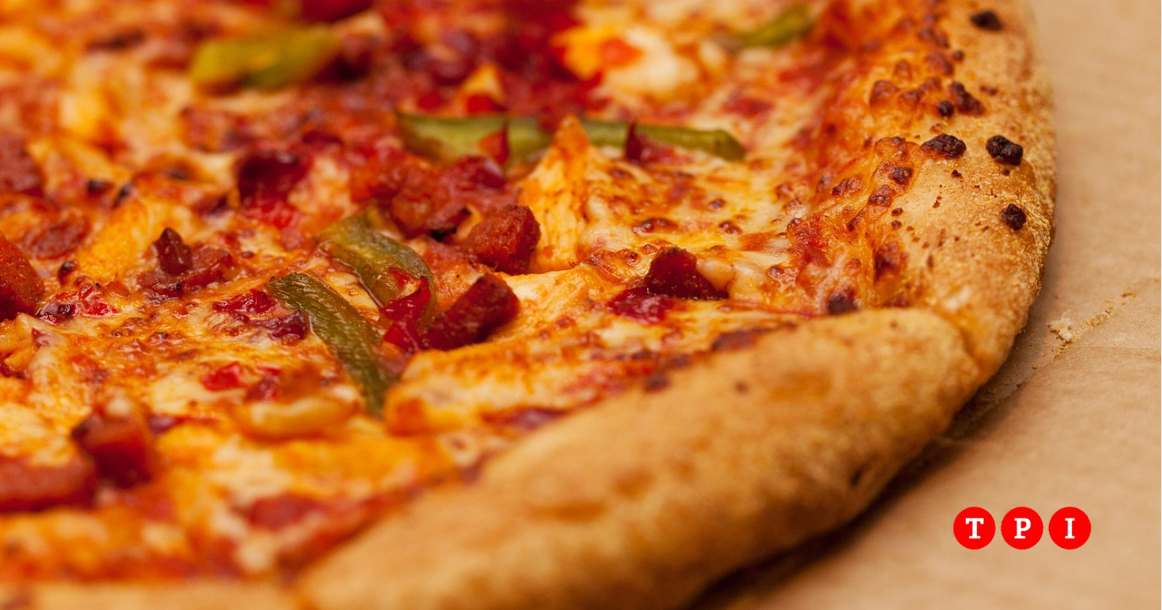 Mangia un trancio di pizza e muore soffocato davanti ai genitori: dramma a Frosinone