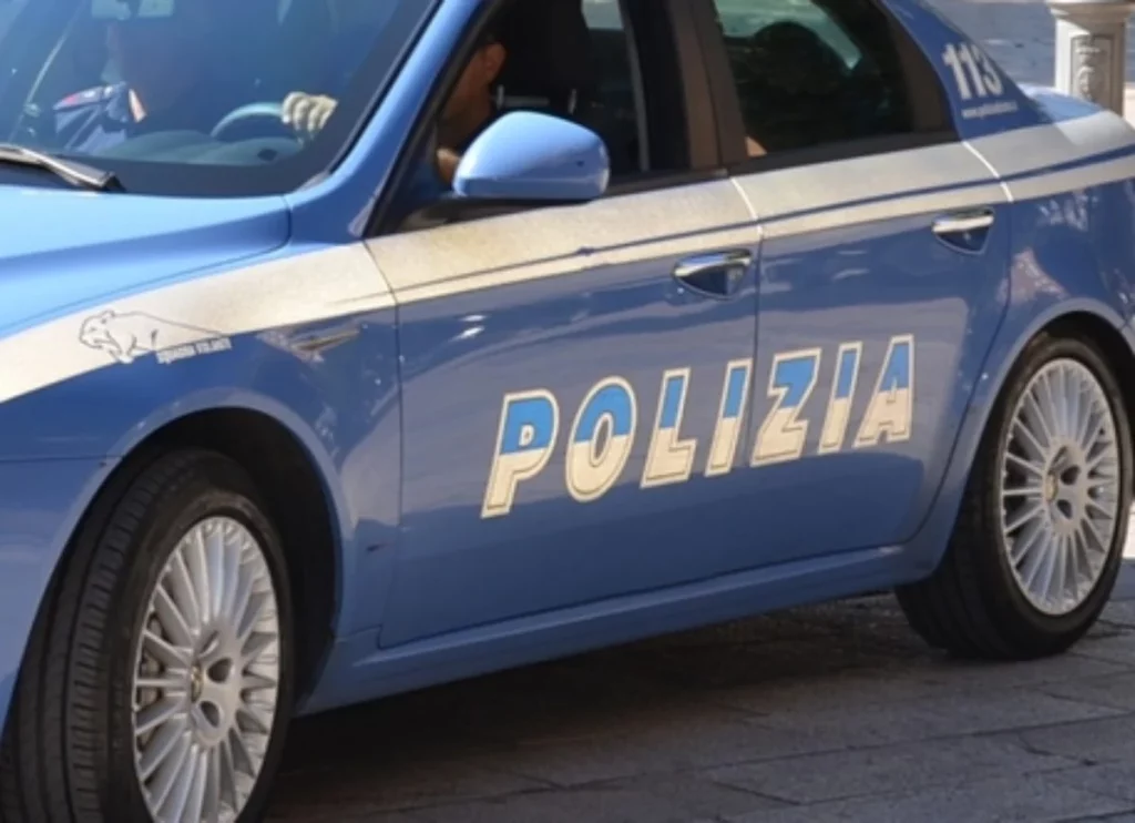 Neonata trovata morta in un cassonetto a Milano indaga la polizia