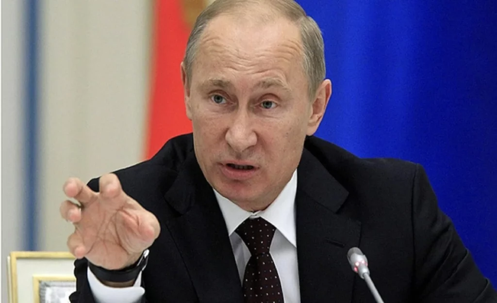 Russia, Putin firma la nuova strategia politica estera contro l'Occidente
