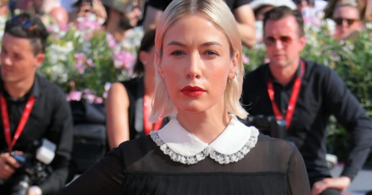 Sfoglia la vita di Sarah Felberbaum: i segreti sul marito Daniele De Rossi, i figli e la carriera dell’attrice, ospite a Oggi è un altro giorno.