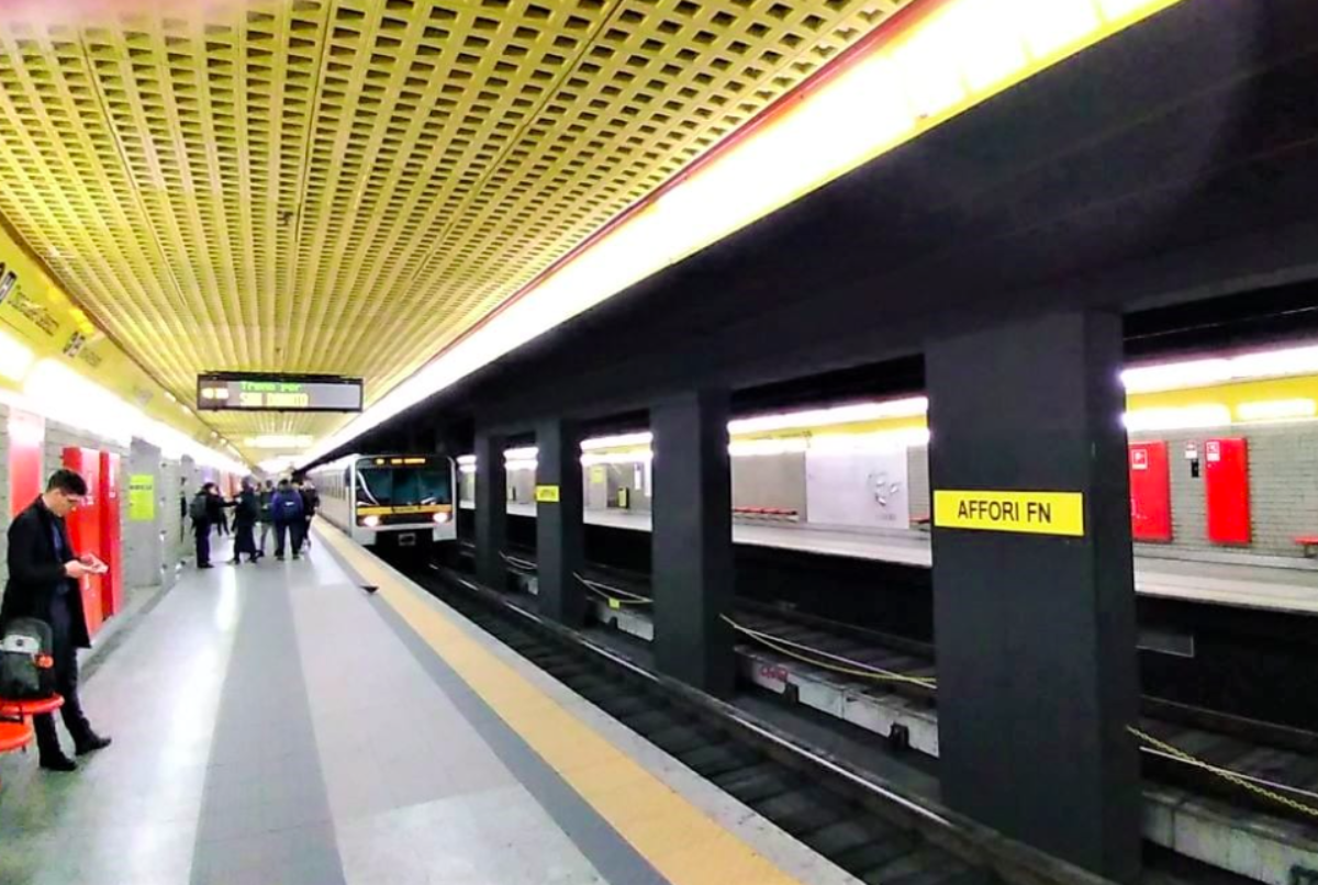 "Grave incidente alla metropolitana di Milano: giovane di 25 anni coinvolto."