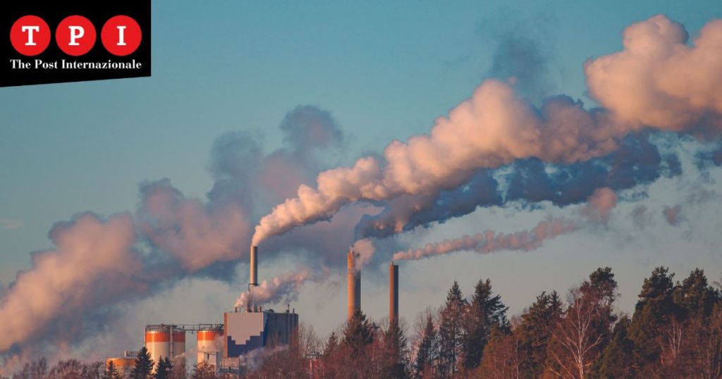 Clima danni costo top 5 aziende globali più inquinanti risarcimento