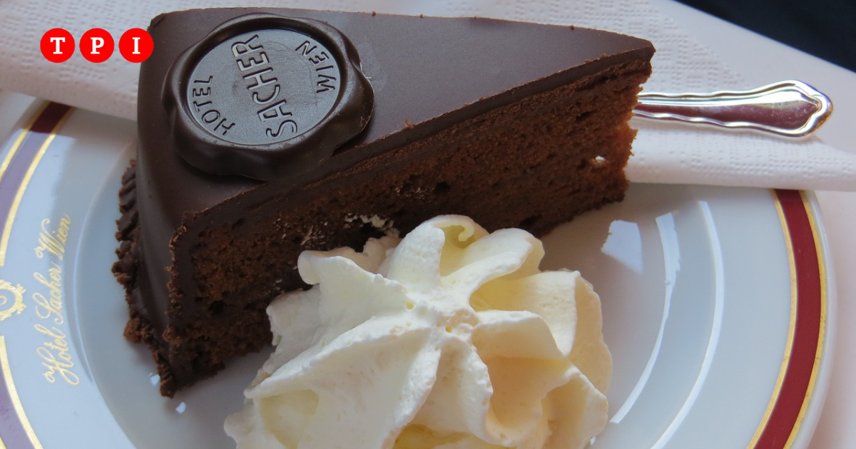 Trieste, quasi 10 euro per una fetta di Sacher. Polemiche sul sindaco