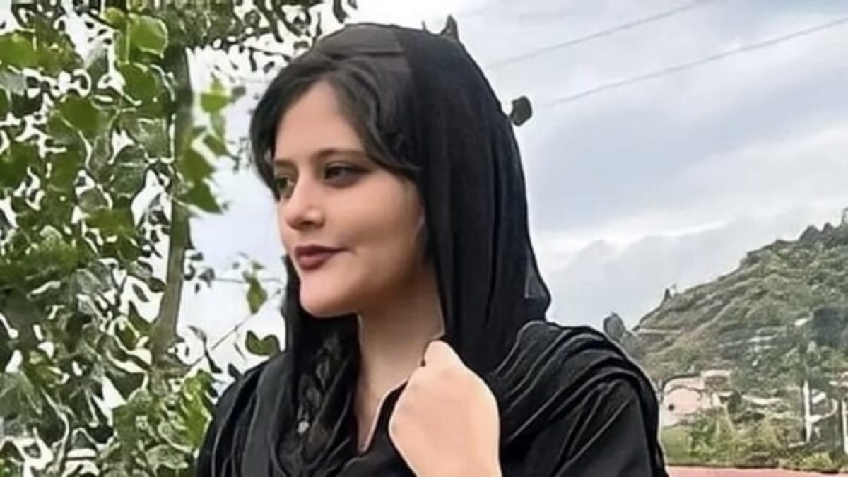 Iran, arrestato e poi rilasciato il padre di Mahsa Amini nell’anniversario della morte