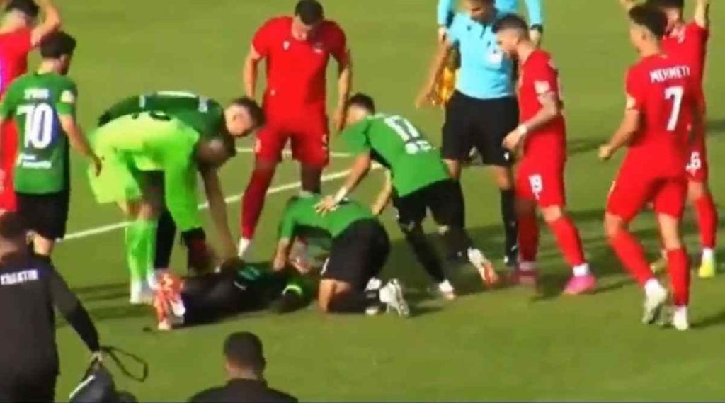Calcio, Raphael Dwamena morto dopo un malore in campo in Albania