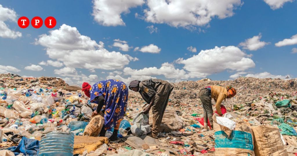 Kenya Nairobi discarica Dandora invisibili fantasmi spazzatura rifiuti scarti ambiente inquinamento