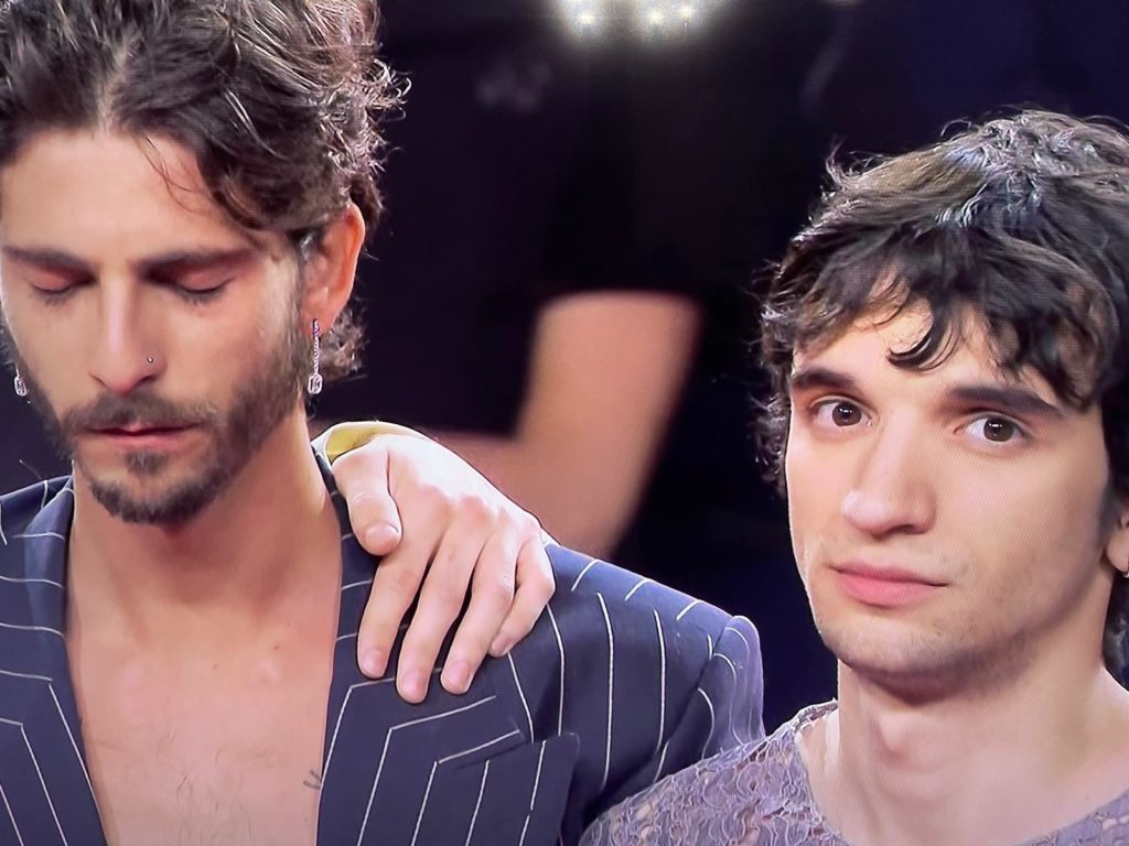 L'amore in bocca: testo e significato della canzone dei Santi Francesi al Festival di Sanremo 2024