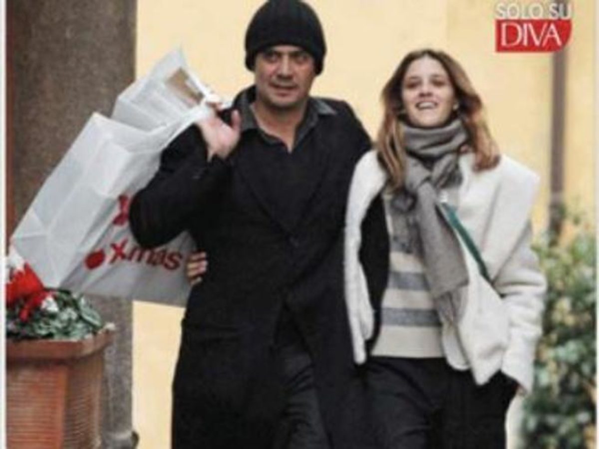 Riccardo Scamarcio e Benedetta Porcaroli non si nascondono più: felici insieme in giro per Roma