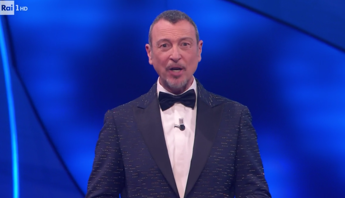 Amadeus abito sanremo 2024
