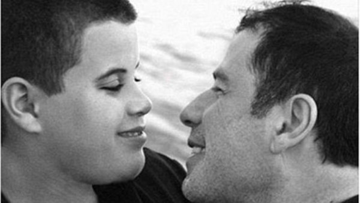 Chi sono i figli di John Travolta, ospite al Festival di Sanremo 2024 morto autistico