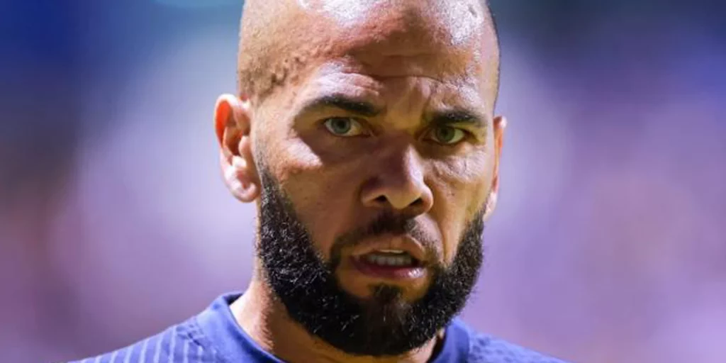 Dani Alves condannato a 4 anni e mezzo di carcere per violenza sessuale