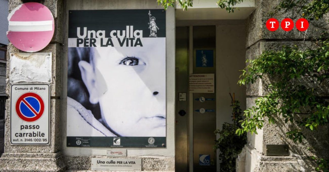 Milano, neonato abbandonato nell'androne di un palazzo