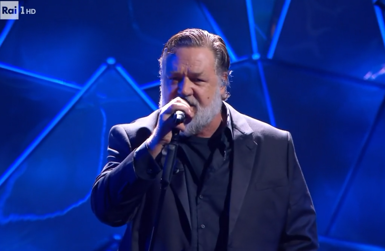 Russell Crowe abito sanremo 2024